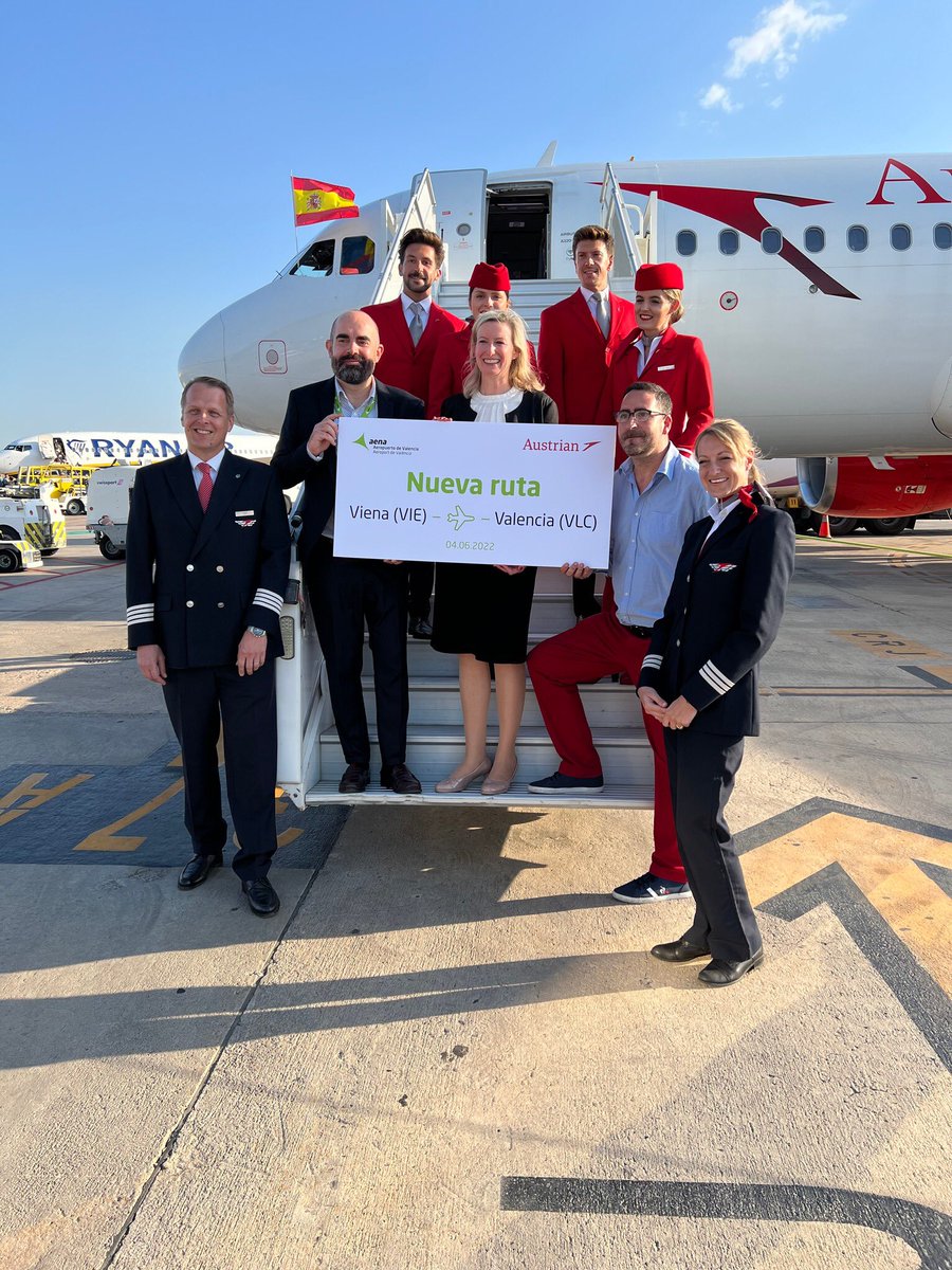 _austrian's tweet photo. ¡Hola #Valencia! 

For the first time ever, today we took off from Vienna directly to the Spanish beauty at the Costa Blanca. Thank you for the warm welcome @aeroVLC! 🇪🇸🥘

#maidenflight #ServusValencia #lovingtheworld https://t.co/oxPqL9IcOA