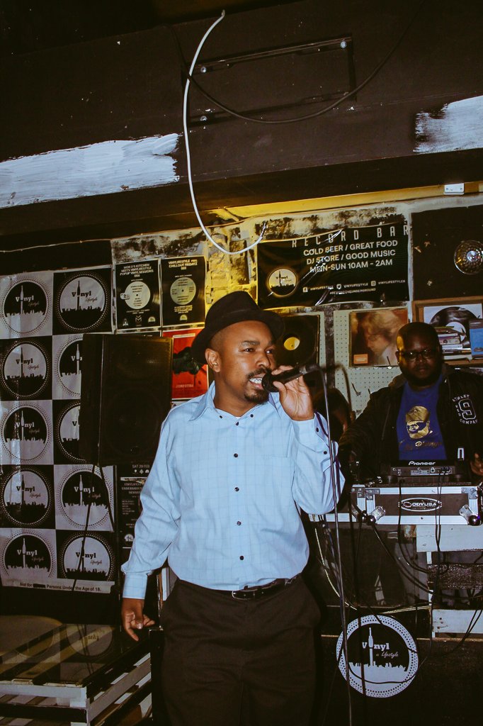 vinyllifestyle's tweet photo. Current situation right now in the bar! πΊ Issa birthday celebration! π
#WavySaturday by @PurpleKeyz_SA https://t.co/dJMGIVE8gT