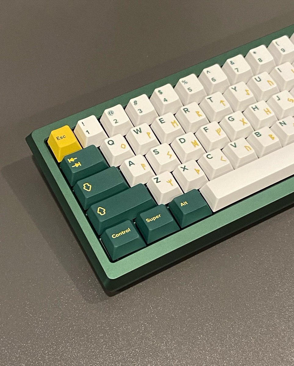 jaydenisyaj's tweet photo. @NFTYKEYS Guess what keyboard and keycaps are these #nftykeys 
@degenPooshiet @earlmatts @NotsusNFT https://t.co/3TdMPgCWej