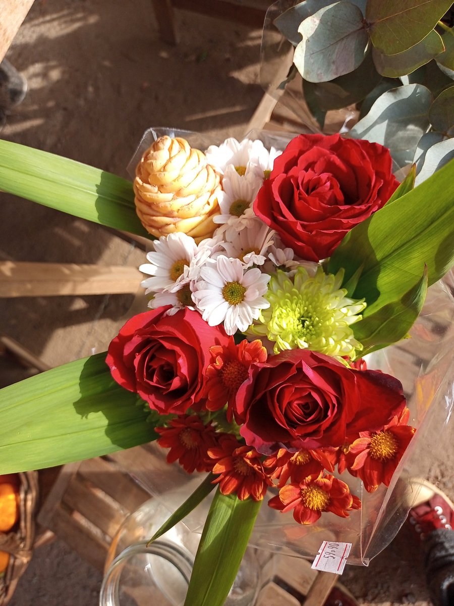 ElenaraLelex's tweet photo. A flor do gengibre. 
#DiaDeFeira https://t.co/eqHNl2nkrs