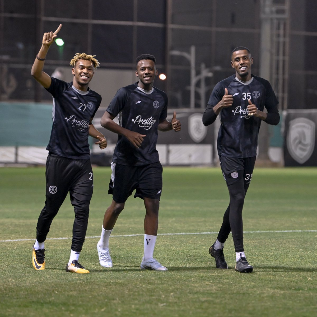 AlShababSaudiFC's tweet photo. جري حول الملعب 🏃🏻‍♂️ 

#الشباب https://t.co/nZhIJ6ezyX