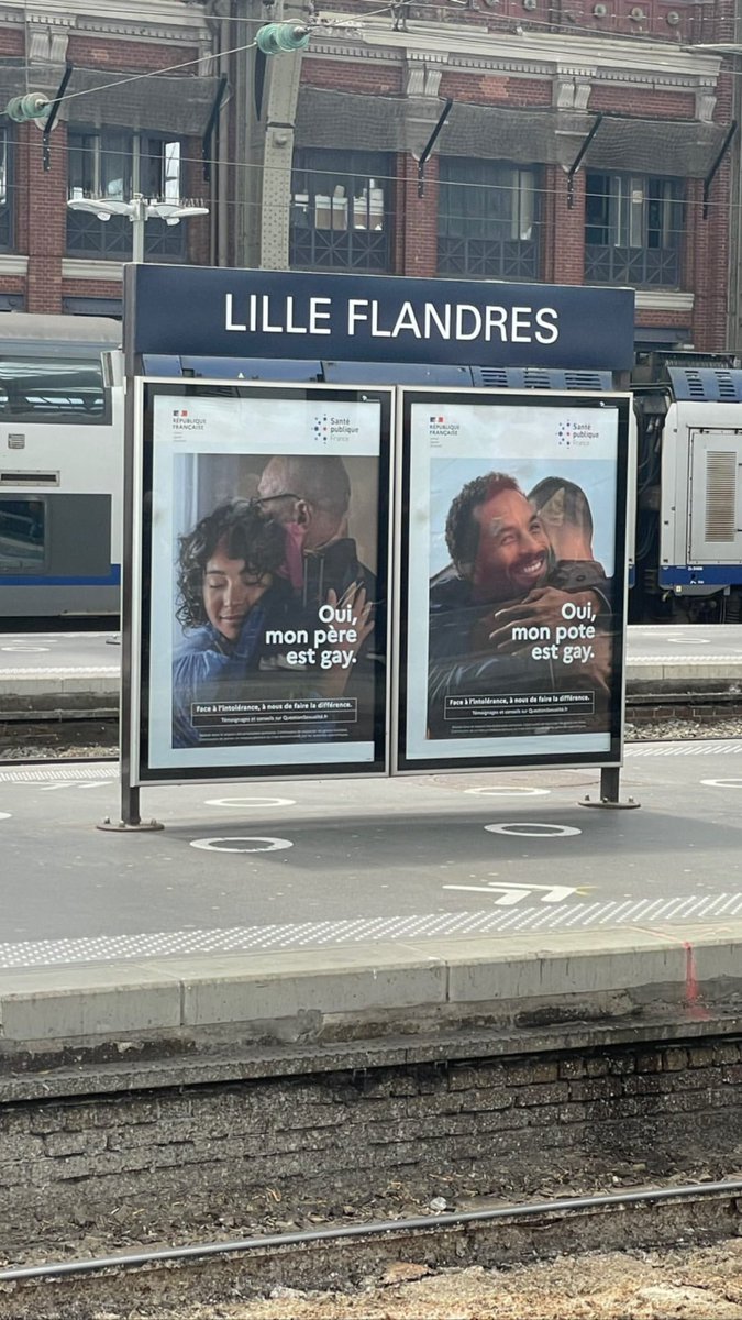 Oukropec's tweet photo. Po celé Francii (stále) běží kampaň proti homofobii. Platí ji ministerstvo zdravotnictví. Kampaň je založena na vizuálech s texty: “Jo, můj kámoš/táta/dcera je gay/lesbička”. Stojí nás homofobie peníze? Je inkluze strategií spokojeného státu? Více na 👉🏻 https://t.co/Xah1qQLDY9 https://t.co/6cHc4S0j9o