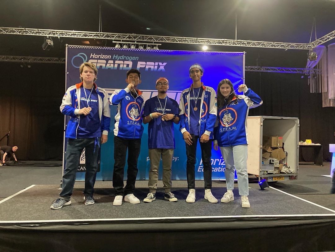 LASchoolsEast's tweet photo. 📣🎉👏🏼Congrats to @steam_legacy! We are soooo proud of your stellar performance on the national stage of the @horizoneducational #WorldGrandPrix2022 competition in the Netherlands! 
#STEAMrising 🏆
#GlobalScholars https://t.co/wxeqBqIFR8