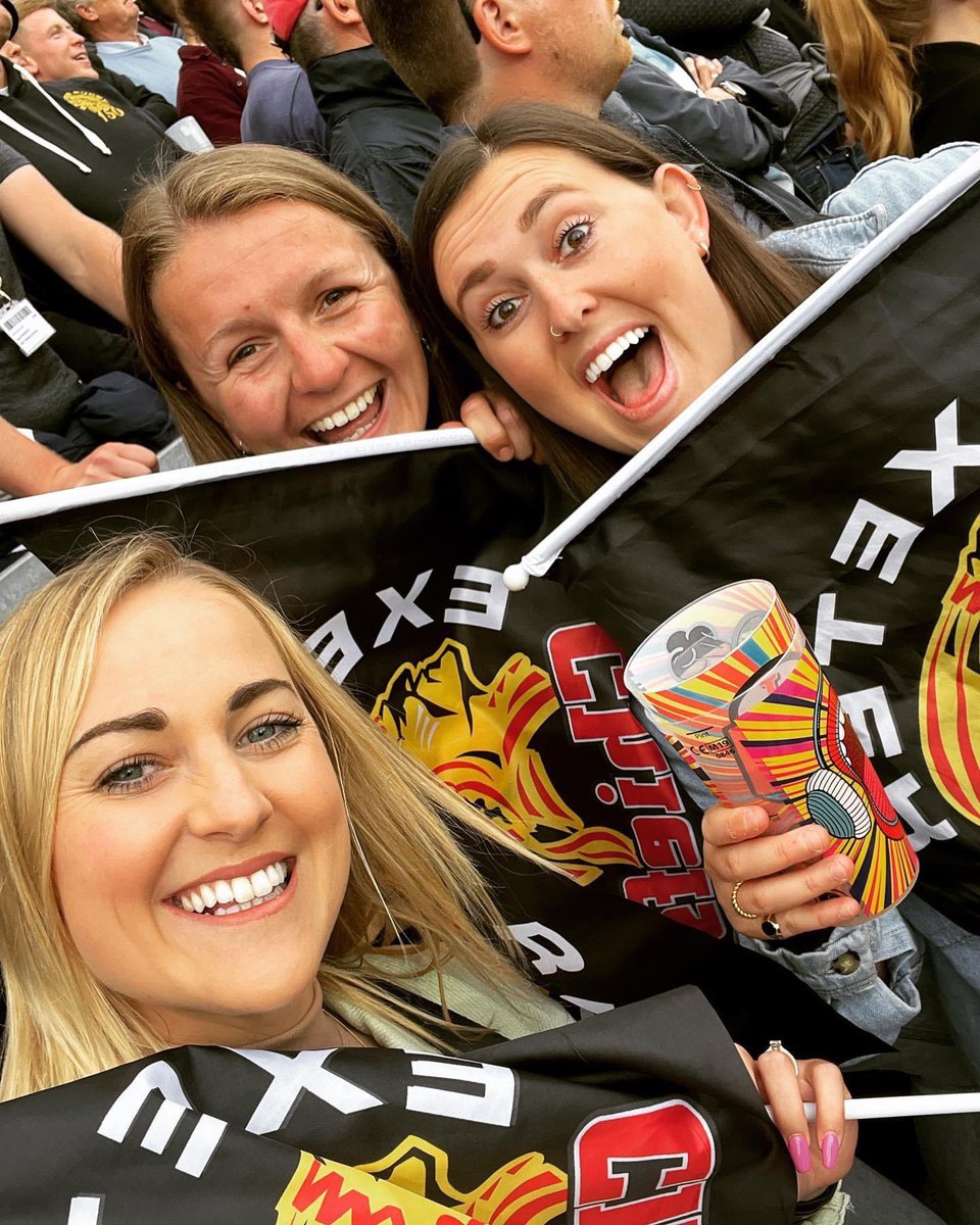 ARAG_91's tweet photo. Such a lush day back at Sandy Park, been too long! 🏉 always the best day with these gals 💛 #ExeterChiefs https://t.co/nk3OCPyo8r