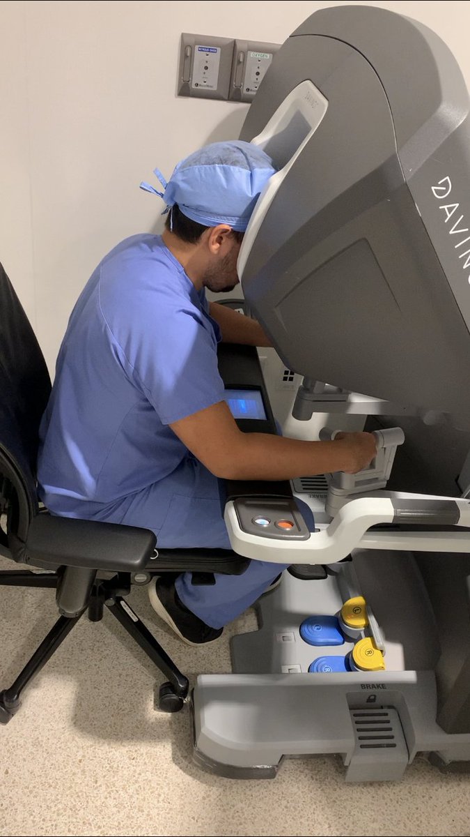 FelipeOkidaMD's tweet photo. Robotic surgery day!! Practicing transabdominal preperitoneal (TAPP) inguinal hernia repair on DaVinci Robot  #davinci #robotic #surgery #hernia @IntuitiveSurg @AmCollSurgeons @ClevelandClinic @CleveClinicFL https://t.co/kBUsgjECWC