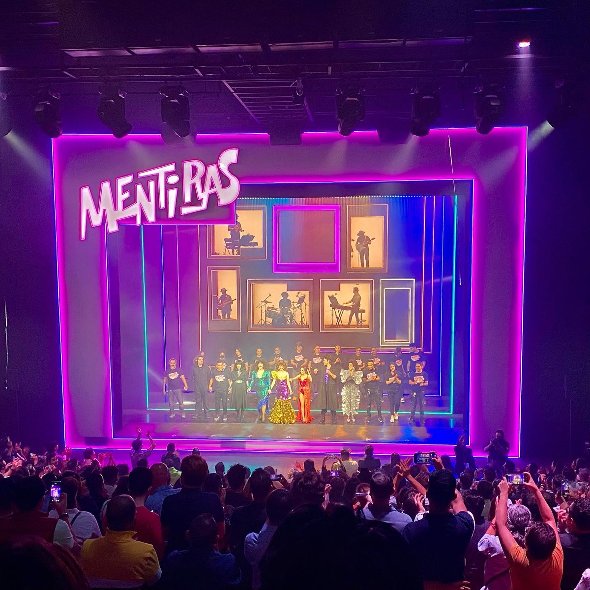 serviciomiseria's tweet photo. Mentiras el musical ya necesitaba un refresh y se sabe que en su anterior productora ni de pedo se lo iban a dar. 

Sólo puedo decir que cambiar de producción y de elenco fue lo mejor que le pudo pasar. https://t.co/RBDkGmHke2