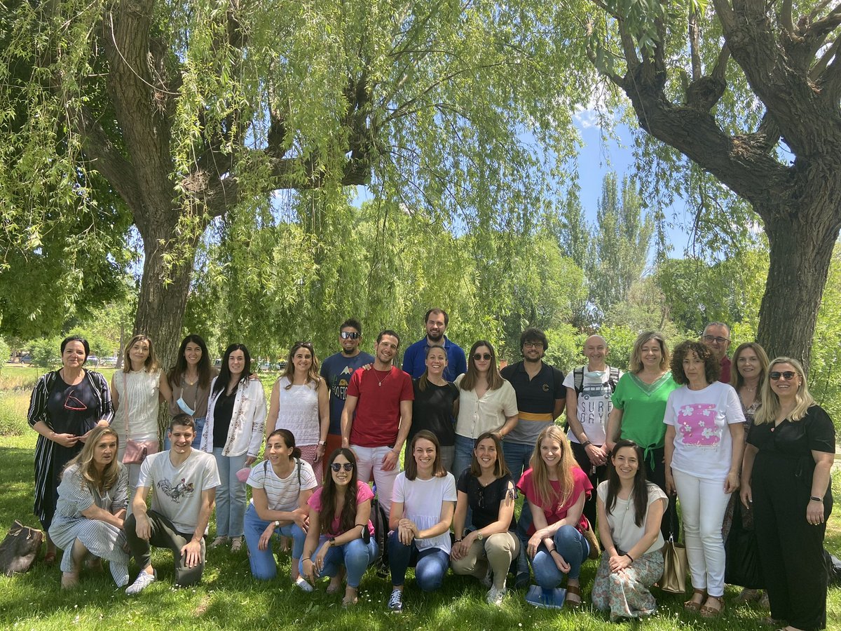 📝 Estamos en el último empujón del curso y nuestro claustro sigue formándose, en este caso en Proyectos. Muchas gracias Pilar y Mercedes del @fecstalm por venir, por la cercanía y por todo lo que nos habéis ayudado. Aquí tenéis vuestra casa y esperamos volver a vernos. #somosfec