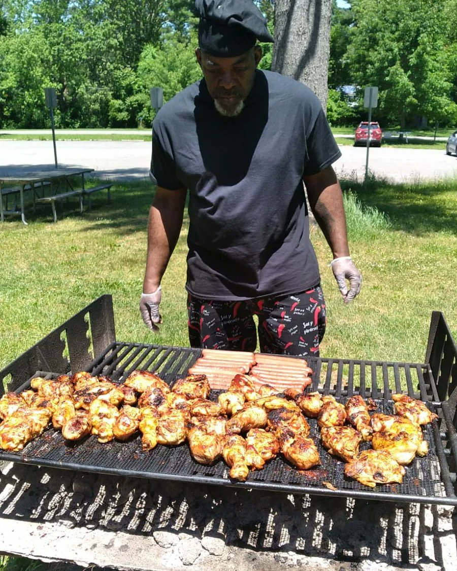 RealDadsNetwork's tweet photo. 13th Annual Real Dads Week!!!!
Sam The Chef is grilling 😋 @dj_frsh is spinning the classic 🖤🖤🖤 Real Dads Celebrating Real Dads.. #familyfunday2022 #realdadsnetwork #realdadsweek2022 #fathersdaycookout https://t.co/u7qYpt2jD2