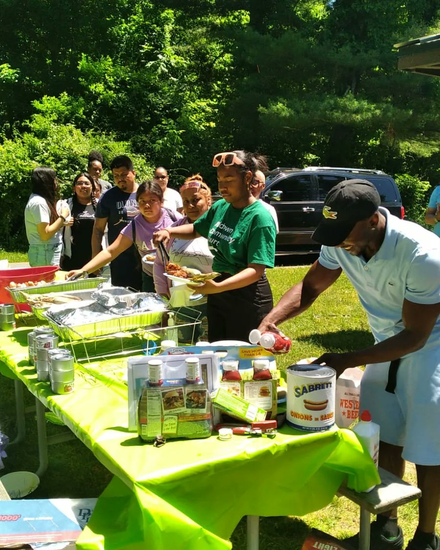 RealDadsNetwork's tweet photo. 13th Annual Real Dads Week!!!!
Sam The Chef is grilling 😋 @dj_frsh is spinning the classic 🖤🖤🖤 Real Dads Celebrating Real Dads.. #familyfunday2022 #realdadsnetwork #realdadsweek2022 #fathersdaycookout https://t.co/u7qYpt2jD2