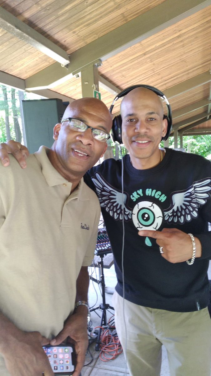 RealDadsNetwork's tweet photo. 13th Annual Real Dads Week!!!!
Sam The Chef is grilling 😋 @dj_frsh is spinning the classic 🖤🖤🖤 Real Dads Celebrating Real Dads.. #familyfunday2022 #realdadsnetwork #realdadsweek2022 #fathersdaycookout https://t.co/u7qYpt2jD2