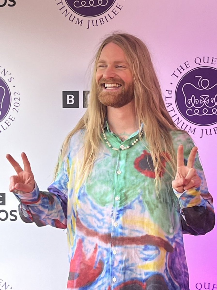 bbceurovision's tweet photo. National Treasure #teamSPACEMAM
@SamRyderMusic https://t.co/NvHIrAWHtI