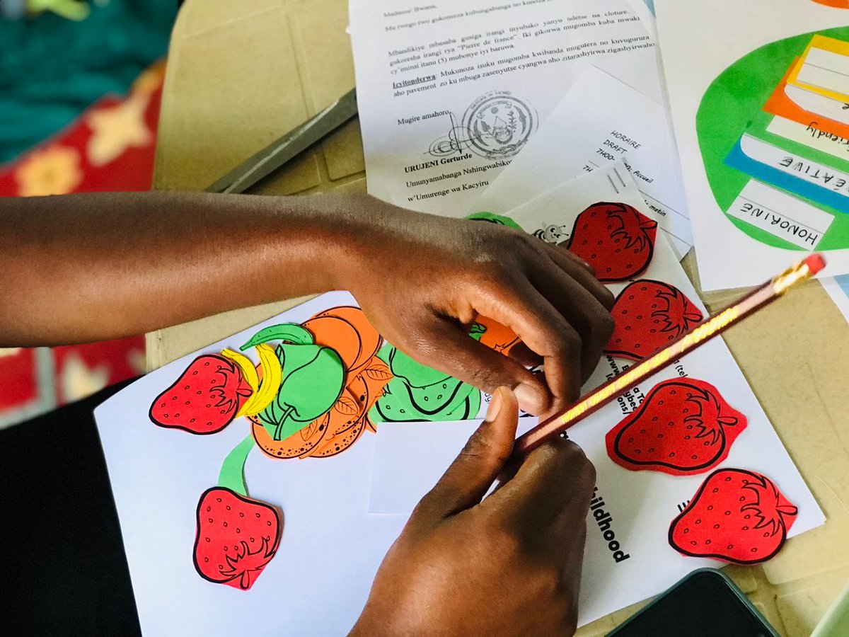 SankofaCreative's tweet photo. Today , our Team PD covered the appropriate teaching approaches for toddlers #learningthrougplay #creativeactivities #childcentered @BPNRwanda @TwigaDukina https://t.co/hpWM45waq9