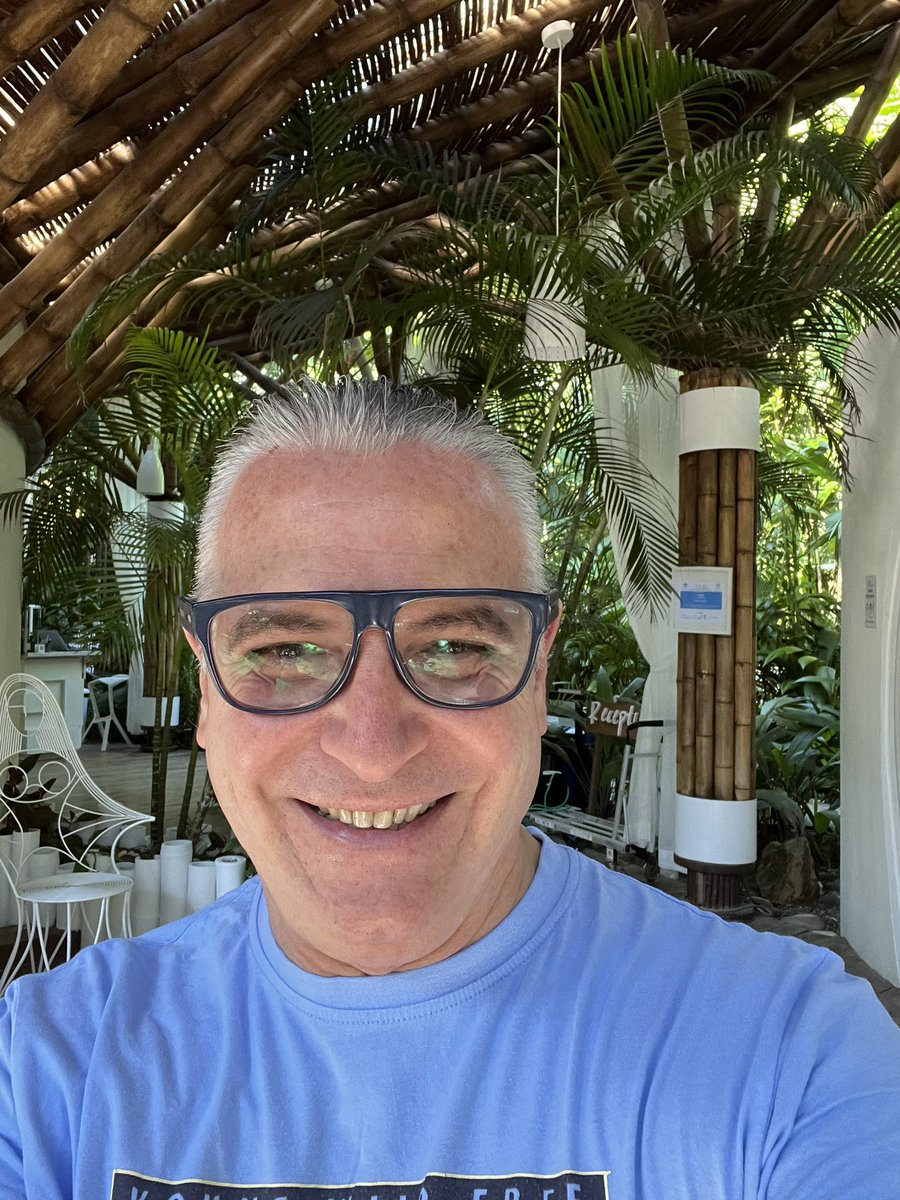 danichava's tweet photo. Esto es lo que yo llamo “lifestyle”, al mejor estilo caribeño, en #LeCaméléon #Boutique #Hotel @EnchantingCR #PuertoViejo #Limon #CostaRica #Playa #Cocles #Caribe Sur https://t.co/e2Djp8ifpQ