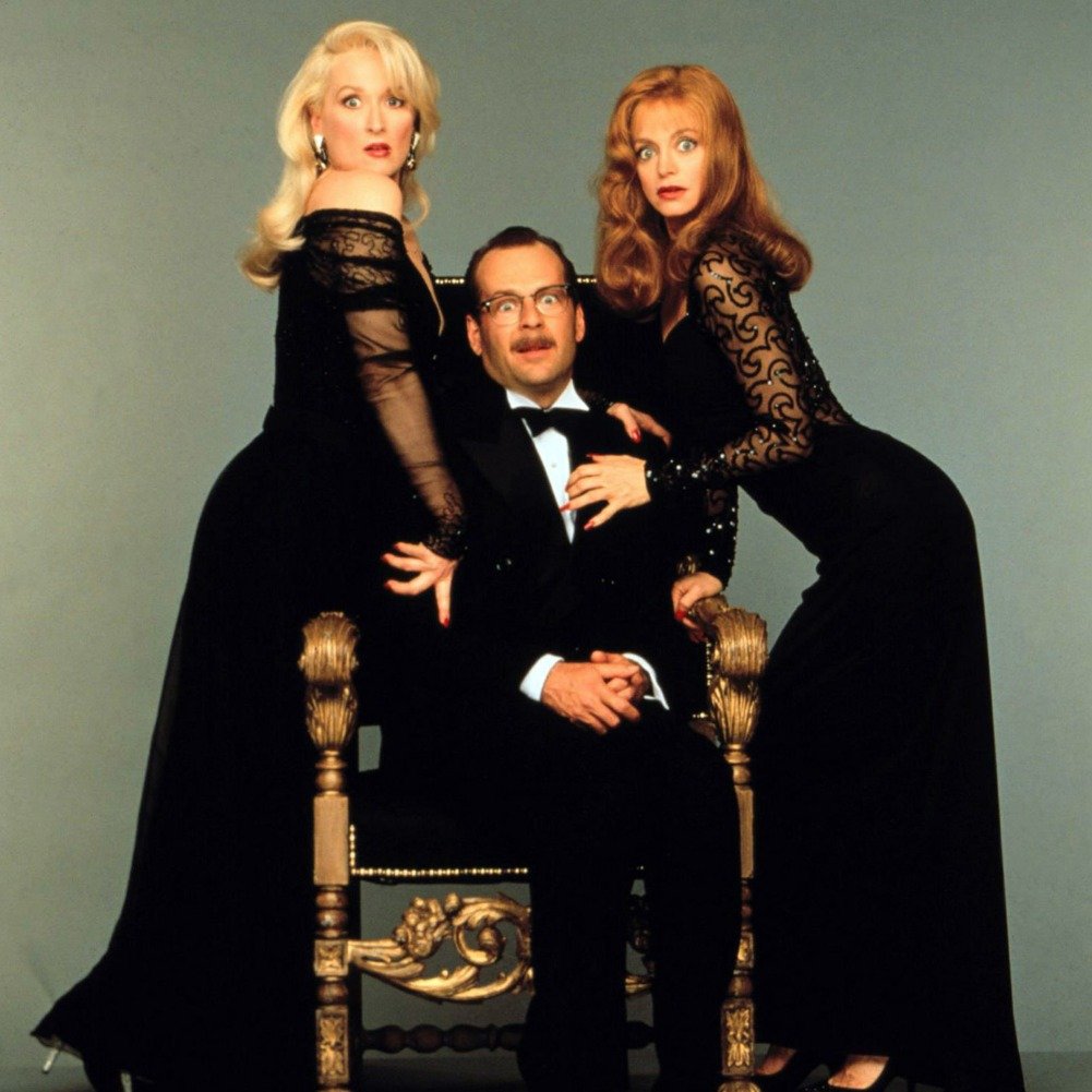 NostalgicReads's tweet photo. Yes, Goldie Hawn was left with a physical scar. Inside the turbulent set of "Death Becomes Her" https://t.co/JoQHIjbham https://t.co/MEWEfwWUCC