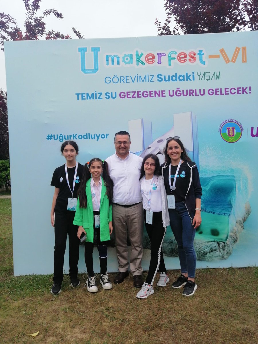 Ugurcamlicakmps's tweet photo. UMakerFest'e katılan Fantastik 3'lü takımımız "En İyi Sunum Ödülü" almaya hak kazanmıştır. Başta öğretmenimiz Gizem Tüzün olmak üzere 6. sınıf öğrencilerimiz Ada Soğuktaş, Zeynep Duru Şener ve Nisa Yağmur Turan'ı tebrik eder, başarılarının devamını dileriz. 🏆🏆
#umakerfest https://t.co/vae73Mgmsw