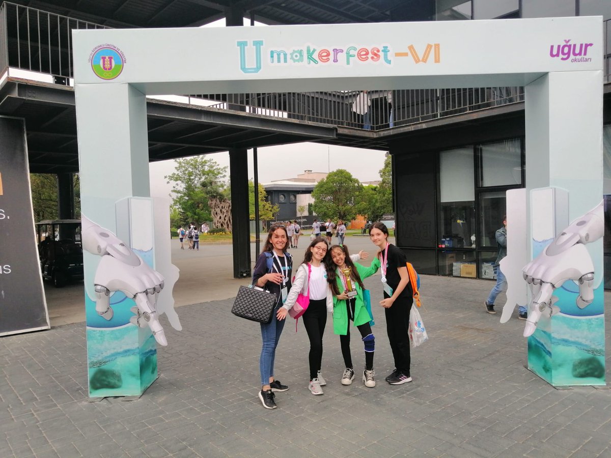 Ugurcamlicakmps's tweet photo. UMakerFest'e katılan Fantastik 3'lü takımımız "En İyi Sunum Ödülü" almaya hak kazanmıştır. Başta öğretmenimiz Gizem Tüzün olmak üzere 6. sınıf öğrencilerimiz Ada Soğuktaş, Zeynep Duru Şener ve Nisa Yağmur Turan'ı tebrik eder, başarılarının devamını dileriz. 🏆🏆
#umakerfest https://t.co/vae73Mgmsw