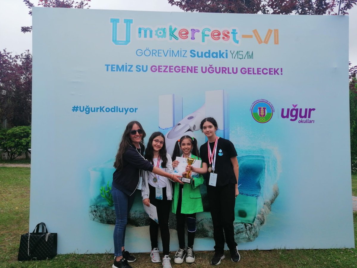 Ugurcamlicakmps's tweet photo. UMakerFest'e katılan Fantastik 3'lü takımımız "En İyi Sunum Ödülü" almaya hak kazanmıştır. Başta öğretmenimiz Gizem Tüzün olmak üzere 6. sınıf öğrencilerimiz Ada Soğuktaş, Zeynep Duru Şener ve Nisa Yağmur Turan'ı tebrik eder, başarılarının devamını dileriz. 🏆🏆
#umakerfest https://t.co/vae73Mgmsw