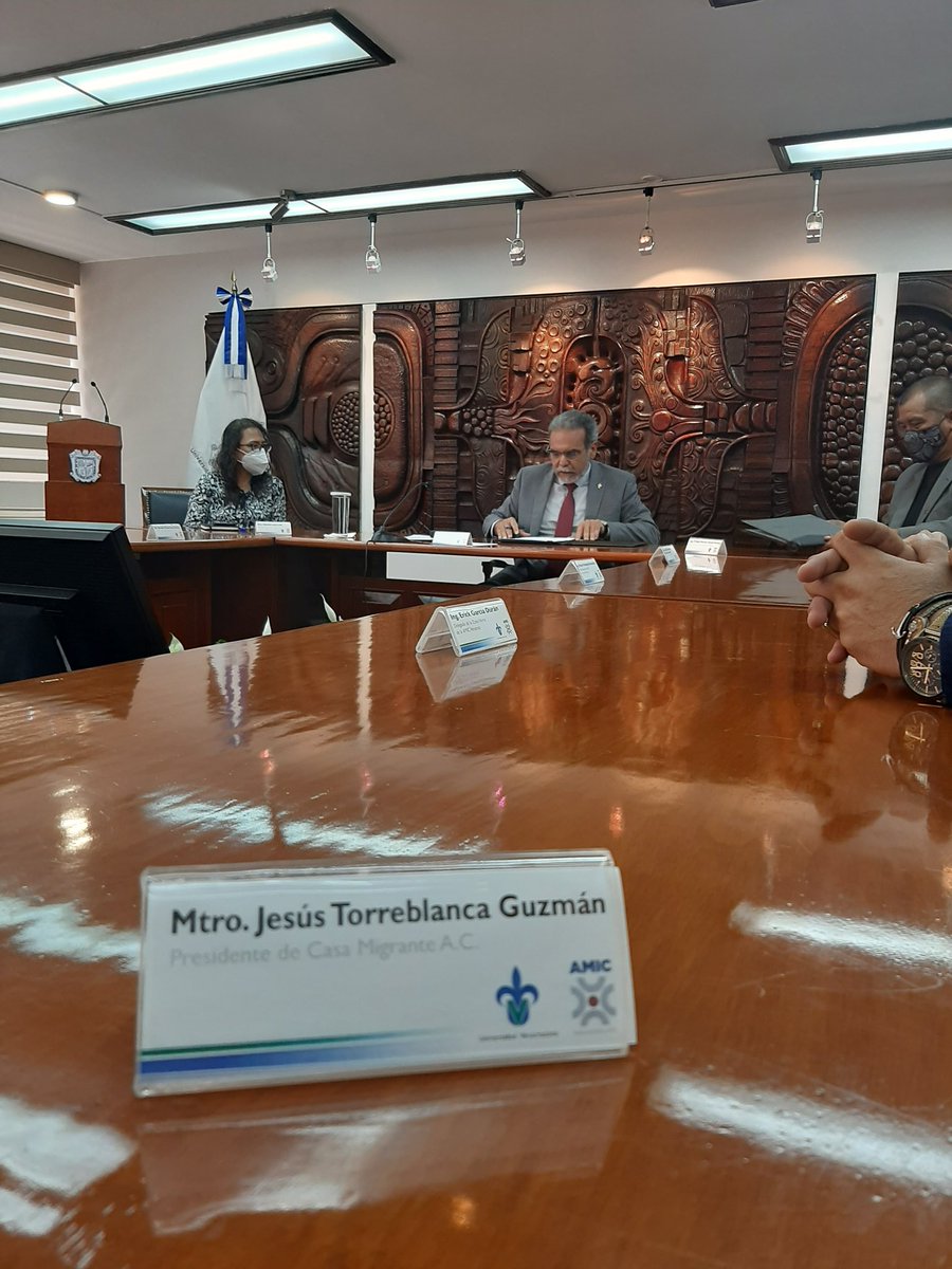 Acompaño a mi amigo <a href="/CristianHTeczon/">Cristian H. Teczon Viccon</a>, Presidente de la <a href="/AMICVeracruz/">AMIC Veracruz</a> en la firma de Convenio de Colaboración con la #UniversidadVeracruzana encabezada por su Rector Dr. Martín Aguilar Sanchez, con quienes <a href="/CasaMigrantePue/">Casa del Migrante</a> tendrá importantes proyectos en beneficio de los migrantes