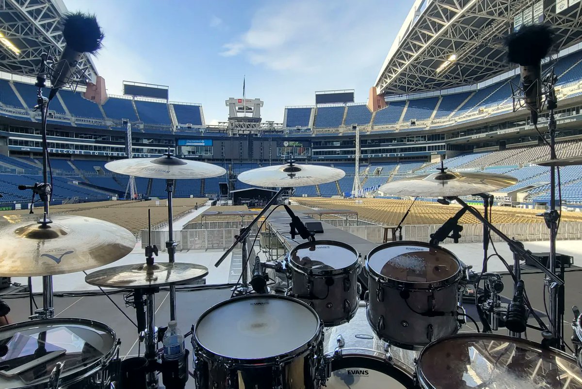 mdsdrums's tweet photo. Hello Seattle!
@PearlDrumCorp #pearldrums @ZildjianCompany #zildjian @EvansDrumheads #evansdrumheads @promarksticks #showyourstripes @BigFatSnareDrum #bigfatsnaredrum @SledgePad #sledgepad
Group ๐ธ: Jay Trevino Photography https://t.co/OM0h1boAwX