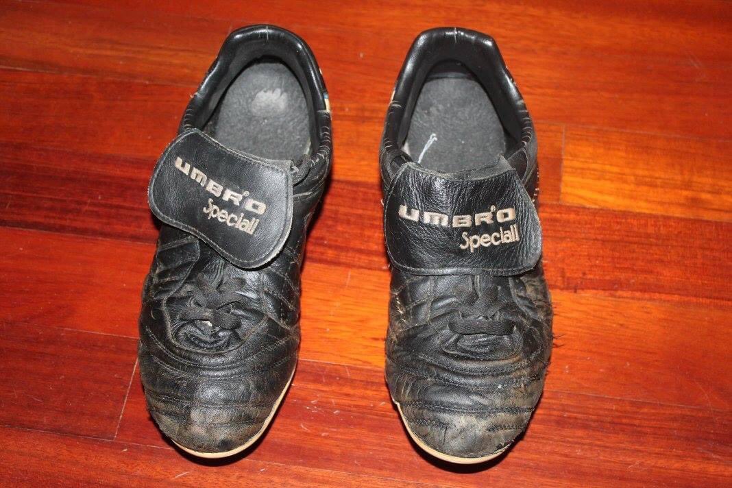 museoRCF1919's tweet photo. No fue el único de los recuerdos que quedaron de aquel #ascenso de nuestro @racingferrolsad. Las botas usadas por #Jaio forman parte también de la galería. #ReliquiaDeAscenso https://t.co/OeS5jb2Ep5