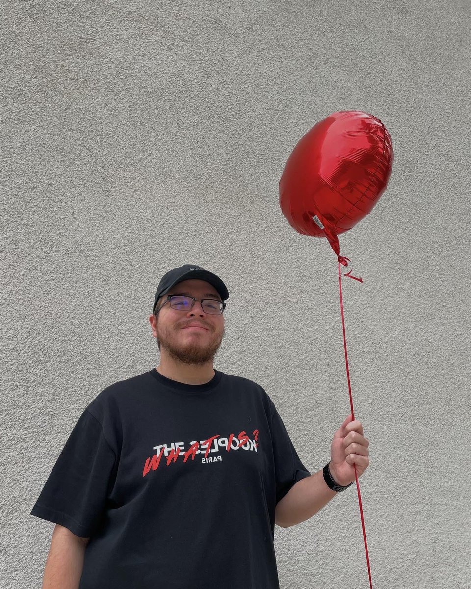 rayvolpe's tweet photo. HELLO I AM 25 TODAY!! 🎈 https://t.co/49WwcS0dyj