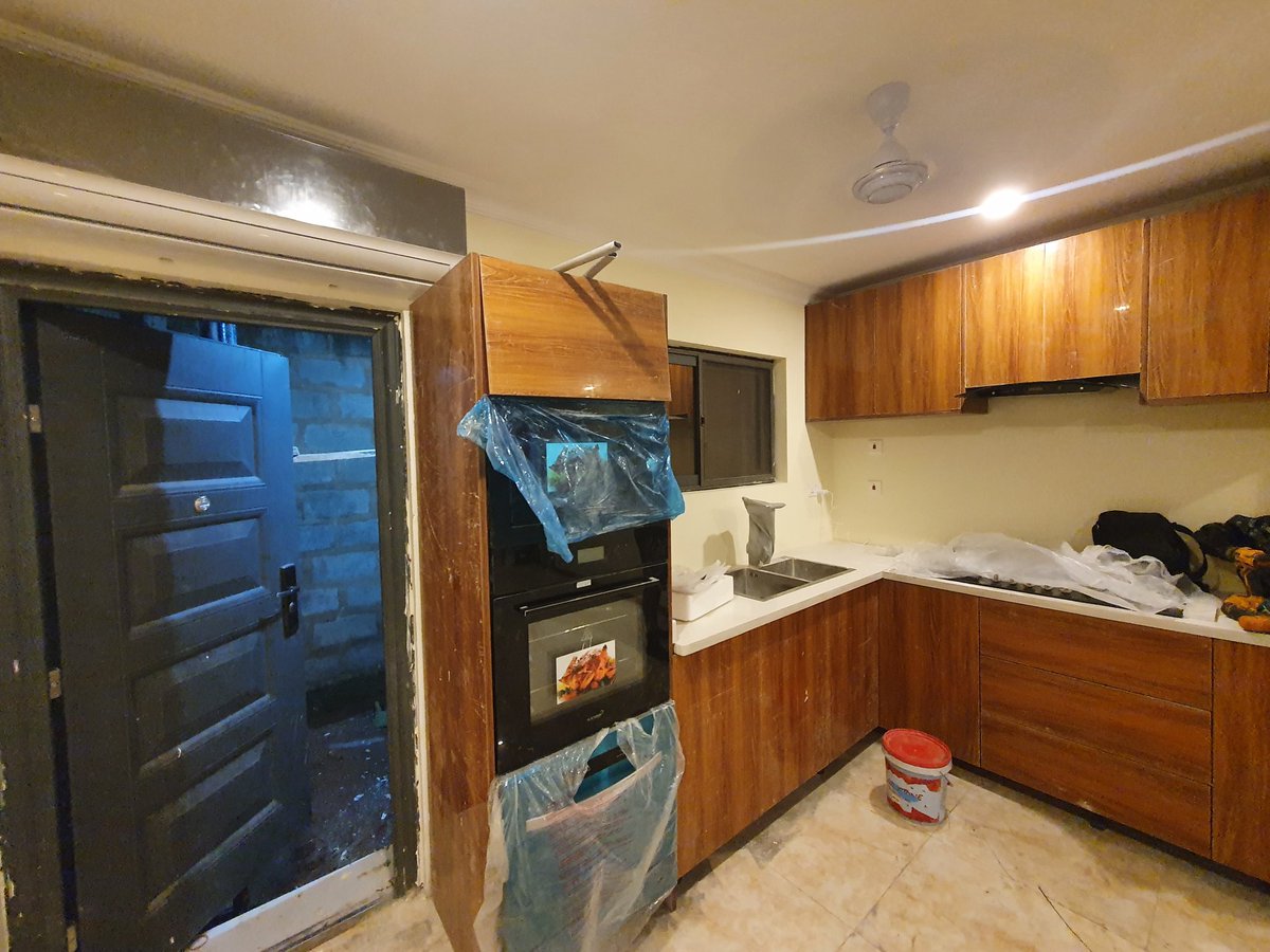 Nom_co_ltd's tweet photo. 90%......loading. Almost done with this 3 bedroom container house in Aburi #nom #containerhouse https://t.co/ysP30bHKmk