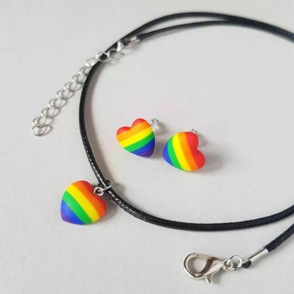 Pride flag necklace and earring set handmade in polymer clay ❤️🧡💛💚💙💜

#bornthisway #pride🌈 #gaypride #lesbianpride #bisexualpride #pansexualpride #pridemonth #prideflag #prideearrings #nonbinary #pridenecklace #loveislove #loveheartearrings #love… instagr.am/p/CeZJ906riVT/