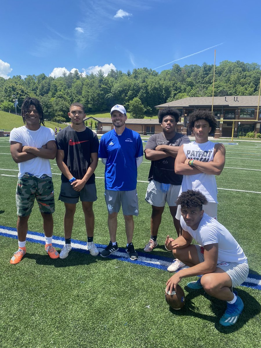 Freedomfball's tweet photo. Our dudes will compete no matter what. Thanks to @LGoodwin002 for letting our guys get some work in. #PATRIOTPRIDE #RecruitFreedom https://t.co/fTvK11Cuwn