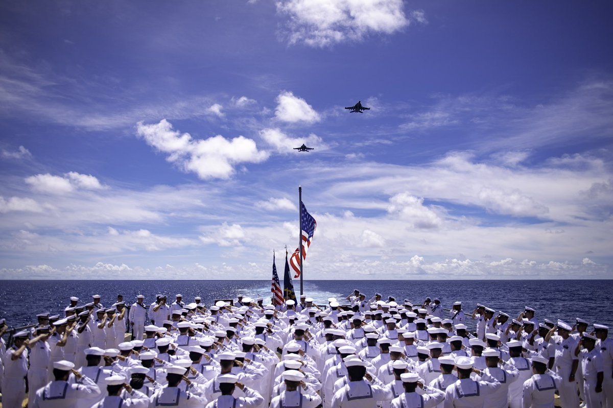 rebeccasunshine's tweet photo. VAQ-133 fly-over of the USS Spruance in commemoration of the 80th Anniversary of the Battle of Midway. #FlyNavy #VAQ133 #EA18g #Growler @USNavy @flynavy https://t.co/UqGimiKdn5