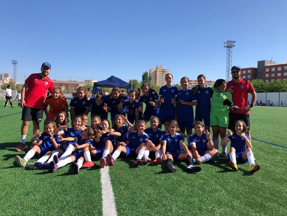 Nuestras chicas del equipo Alevin A se proclaman en Albacete campeonas de la I Edición del Torneo Capitán Optimista. 4º puesto para nuestro equipo B, que cayó en Semis. Excelente el torneo de todas nuestras chicas.💪⚽️💙