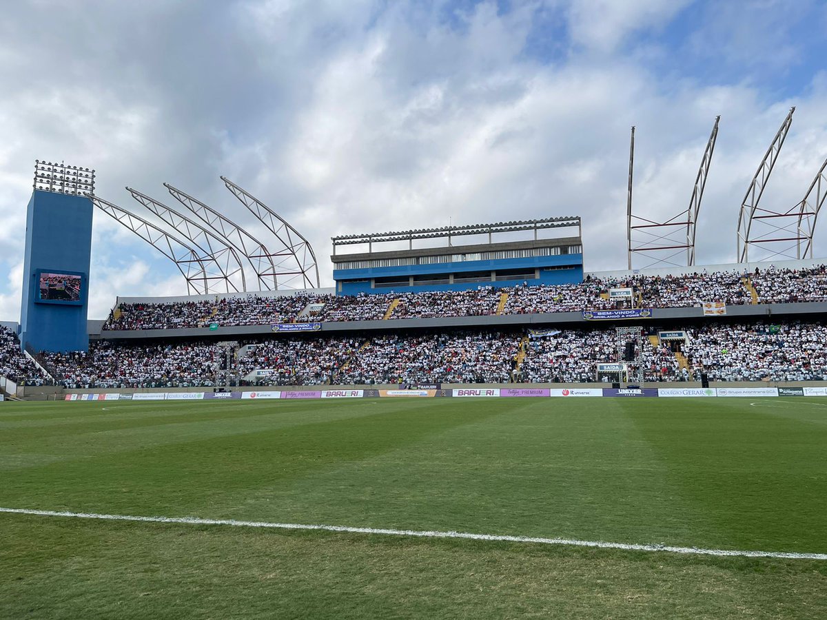 EvgBrasil's tweet photo. A sua tarde não sei como está, mas na Arena Barueri está super animada. É o povo de São Paulo 'DRIBLANDO A FOME". https://t.co/fmbMLA3Bba