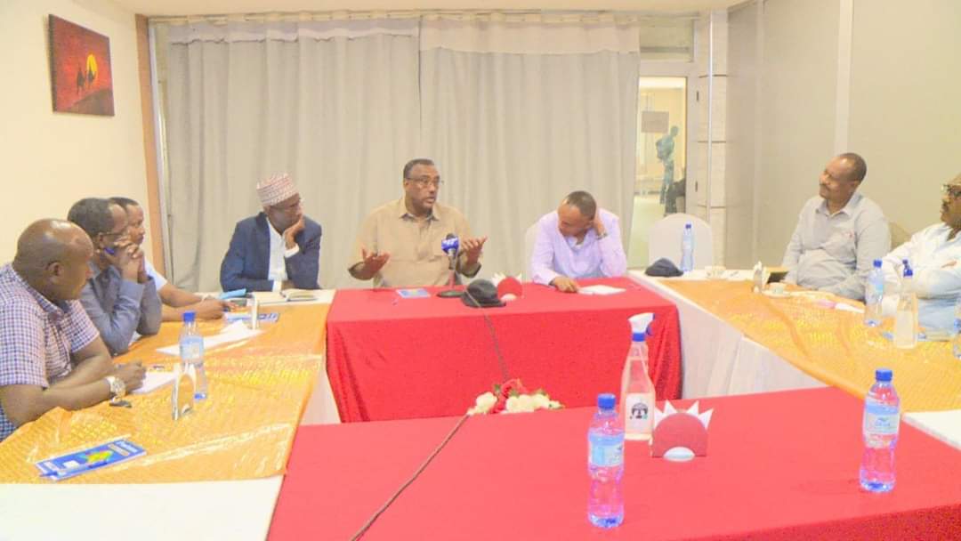 DemekeHasen's tweet photo. በዛሬው ውሎ ወደ አፋር ክልል በማቅናት ከፌዴራል እና ከክልሉ መንግስት የተውጣጡ ከፍተኛ የስራ ሃላፊዎች ጋር በመሆን በሰመራ እና በሰርዶ ኬላ የመስክ ምልከታ አድርገናል። 

https://t.co/X7gkCXy4DZ https://t.co/tLHCcZT3ho
