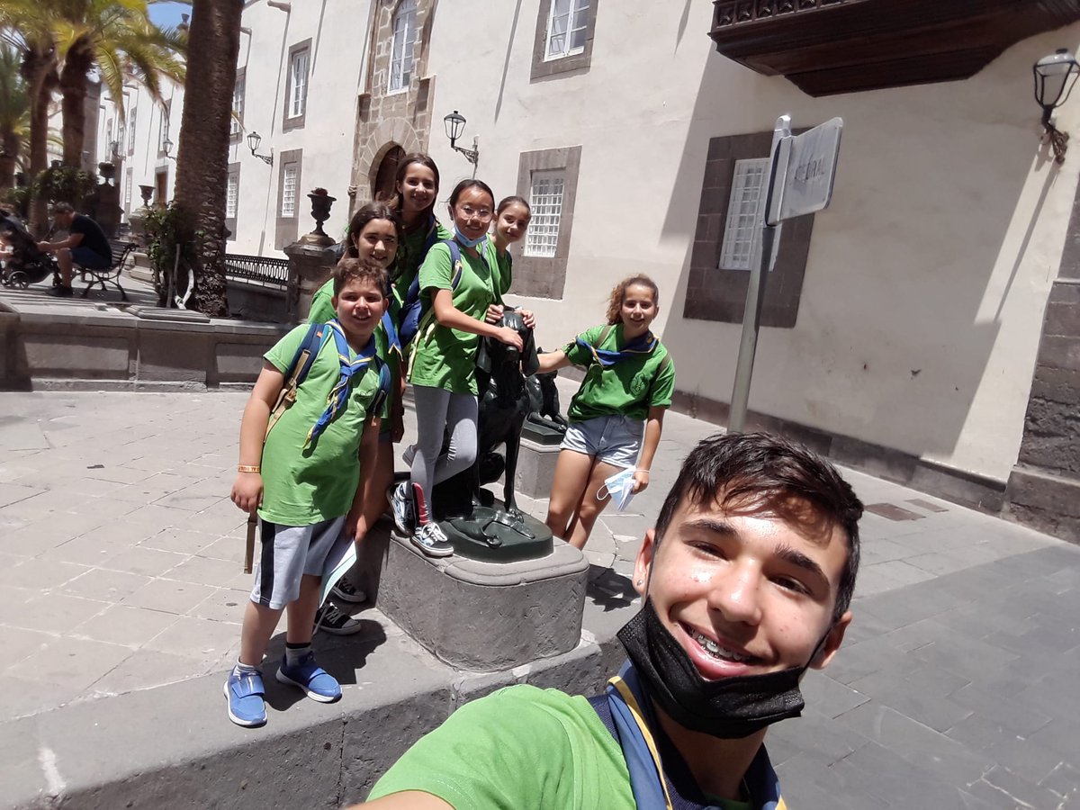 scout105bentaya's tweet photo. Hoy la Autindana ha estado haciendo un juego de pistas por la ciudad🕵️‍♂️🔍
Este es sin duda el mejor entrenamiento posible  para el juego de pistas de grupo que tenemos preparado para la semana que viene🙈
#scouts #bescout https://t.co/YOmzpH2zDZ
