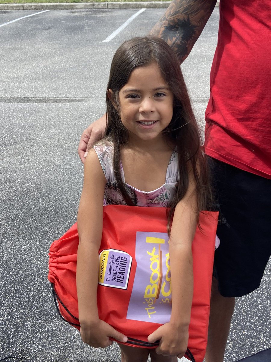 More happy faces of summer readers who picked up their THIS BOOK IS COOL! books thanks to <a href="/SuncoastCGLR/">Suncoast GL Reading</a> and <a href="/ThePattersonFdn/">The Patterson Foundation</a>. So much gratitude!