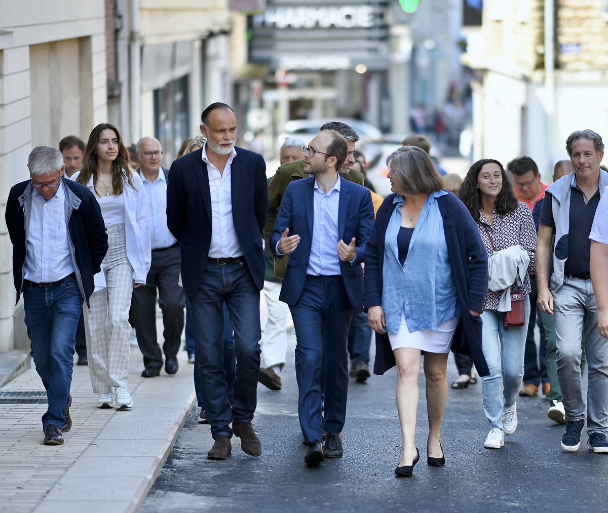 JPatrierLeitus's tweet photo. Un beau moment de campagne ce matin avec @EPhilippe_LH que je remercie très chaleureusement de son soutien et de sa confiance. Accueil très chaleureux sur le marché et salle comble ensuite pour la réunion publique. Je suis déterminé à faire entendre la voix de notre territoire. https://t.co/nhA5BdHM7W