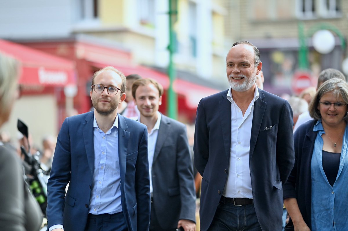JPatrierLeitus's tweet photo. Un beau moment de campagne ce matin avec @EPhilippe_LH que je remercie très chaleureusement de son soutien et de sa confiance. Accueil très chaleureux sur le marché et salle comble ensuite pour la réunion publique. Je suis déterminé à faire entendre la voix de notre territoire. https://t.co/nhA5BdHM7W