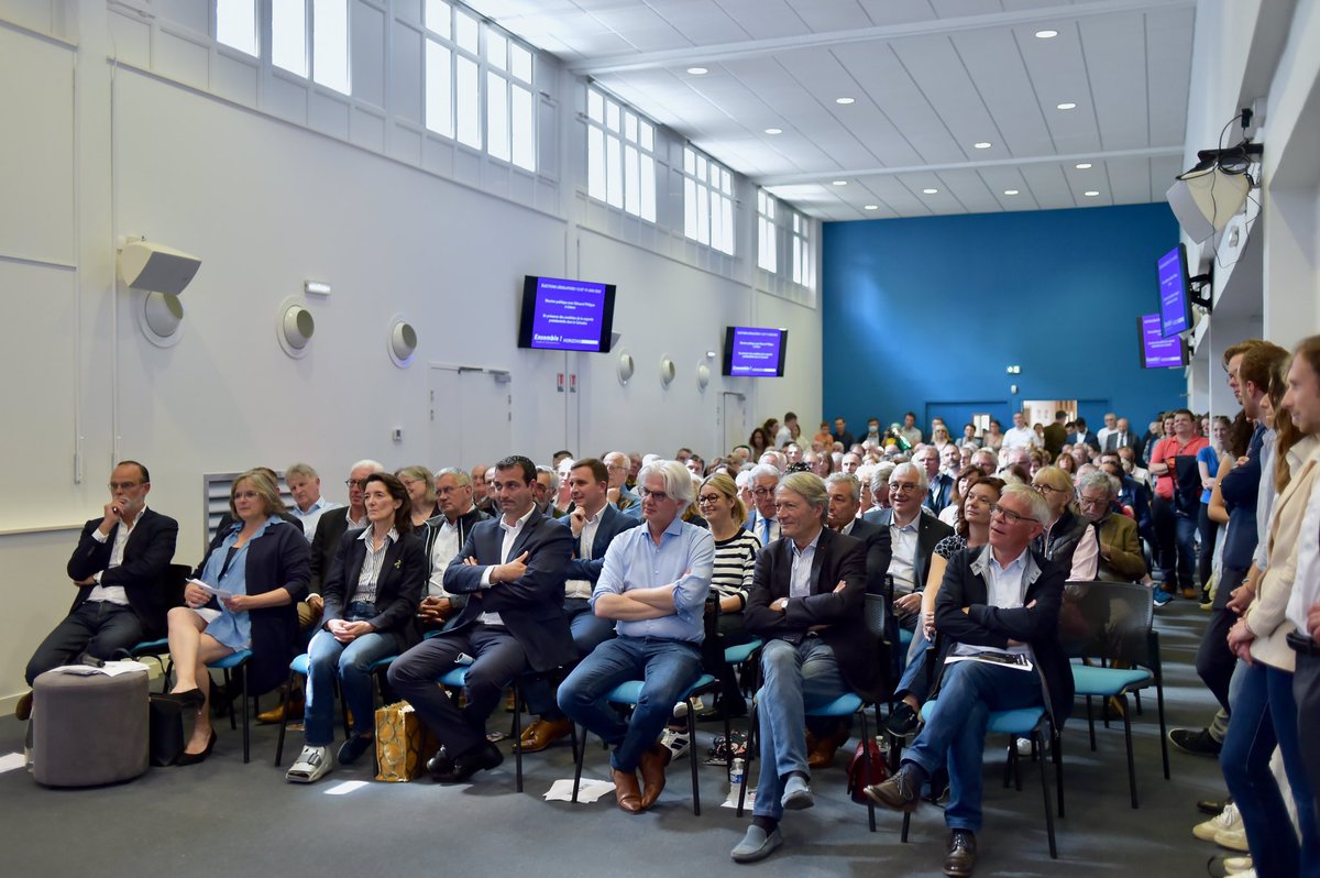 JPatrierLeitus's tweet photo. Un beau moment de campagne ce matin avec @EPhilippe_LH que je remercie très chaleureusement de son soutien et de sa confiance. Accueil très chaleureux sur le marché et salle comble ensuite pour la réunion publique. Je suis déterminé à faire entendre la voix de notre territoire. https://t.co/nhA5BdHM7W