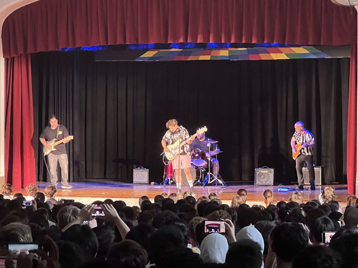 Had the pleasure of playing in the Senior Showcase at <a href="/SITech_HS/">Staten Island Tech</a>  along side Mr. Weitzman, Mr. Aurelia &amp; the guitar master, himself, <a href="/Erlenwein/">Mark Erlenwein</a> ! Such a blast on the drums! The other acts on the show blew me away! Pure talent! #siths #sitech 🎶 🥁 🎸 🎵