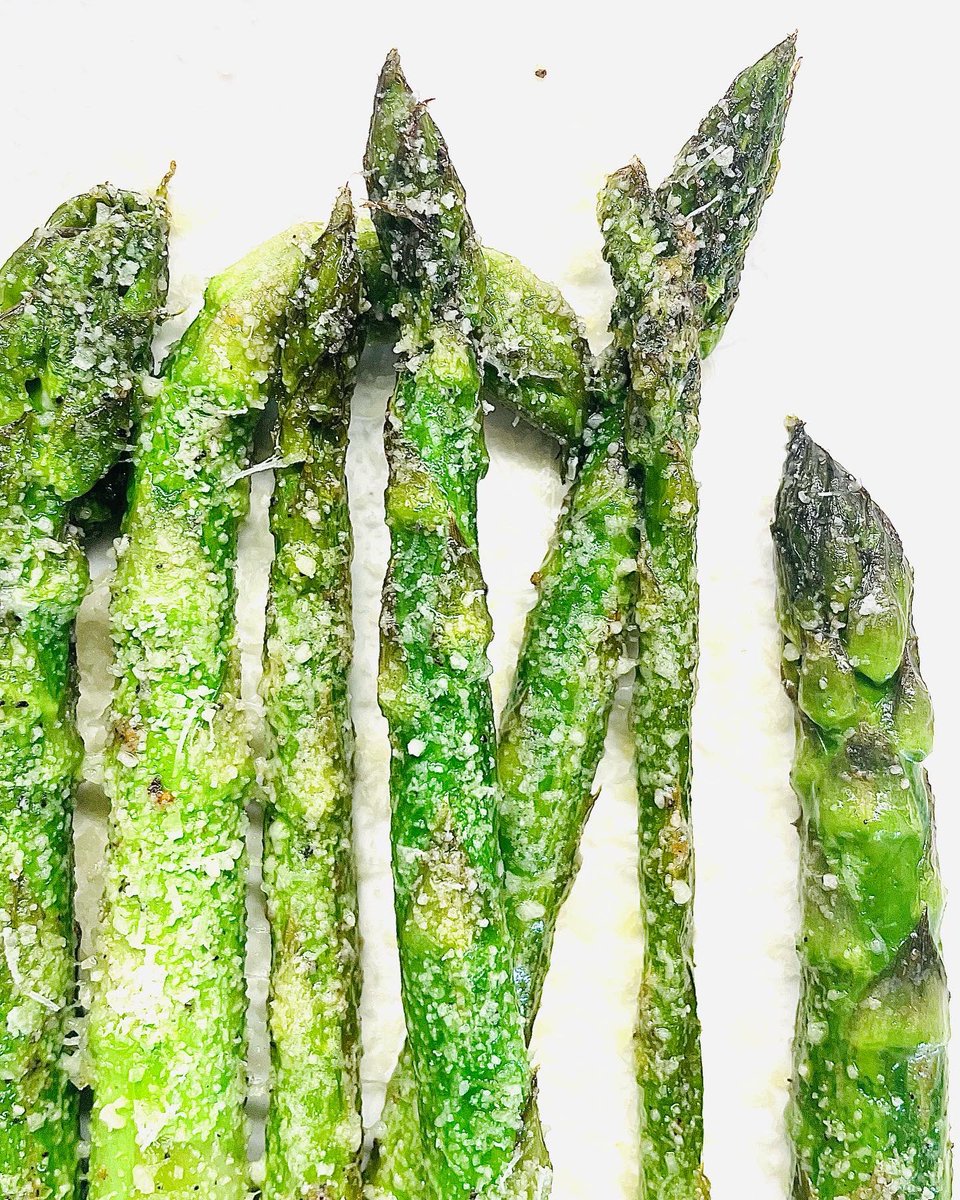 Ти або купуєш спаржу у <a href="/_dulin_/">Middle-аграрій</a> , або лох. 
І як ви можете здогадатися по фото – я вже смакую.