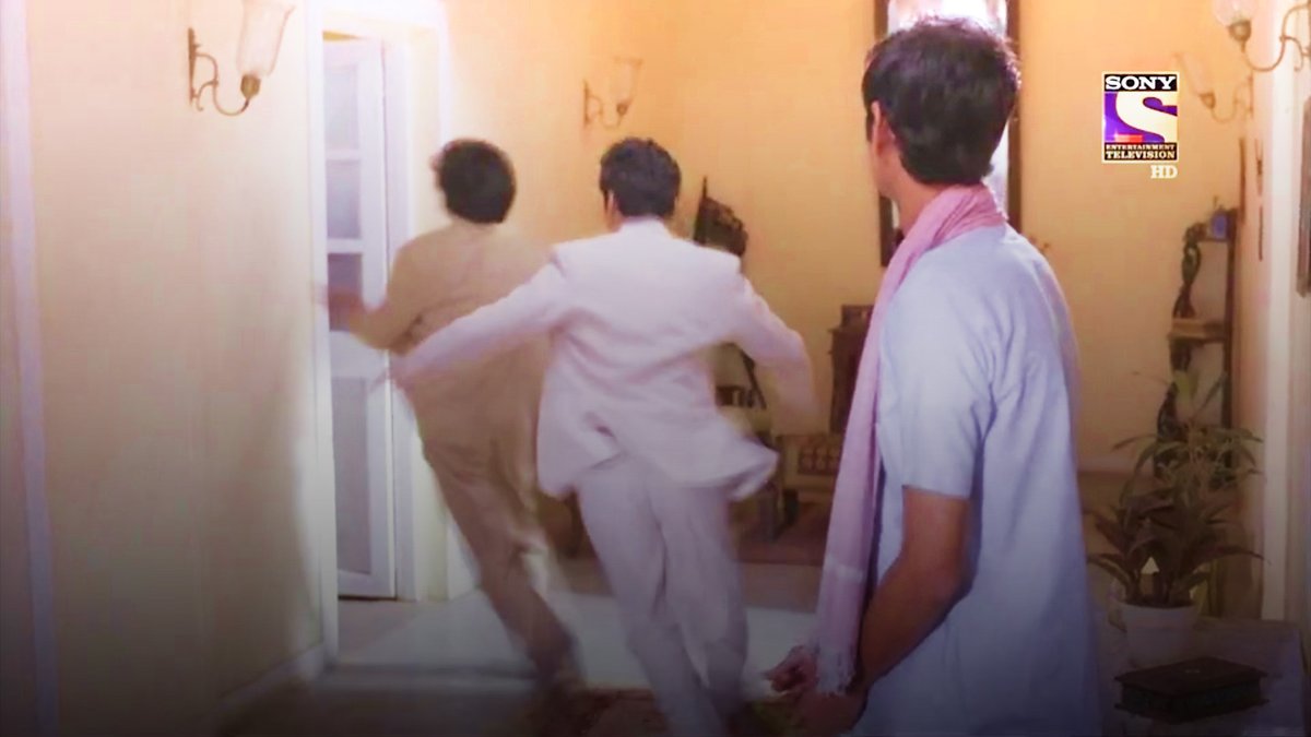 qaagazkikashti's tweet photo. Yudkbh wouldn't be same if not with MunDit and Preeti.
The moment MunDit realised Sameer was alone, the way they rushed to me and here the way Preeti did every possible thing to keep Naina happy 🥹♥️
My heart.
.
#Rewatch #YehUnDinonKiBaatHai
#samaina #AshiSingh #RandeepRai https://t.co/3Kyd6CvL9o
