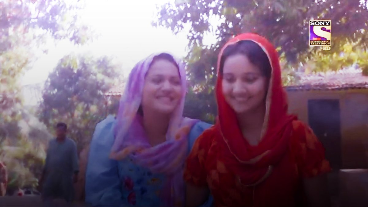 qaagazkikashti's tweet photo. Yudkbh wouldn't be same if not with MunDit and Preeti.
The moment MunDit realised Sameer was alone, the way they rushed to me and here the way Preeti did every possible thing to keep Naina happy 🥹♥️
My heart.
.
#Rewatch #YehUnDinonKiBaatHai
#samaina #AshiSingh #RandeepRai https://t.co/3Kyd6CvL9o