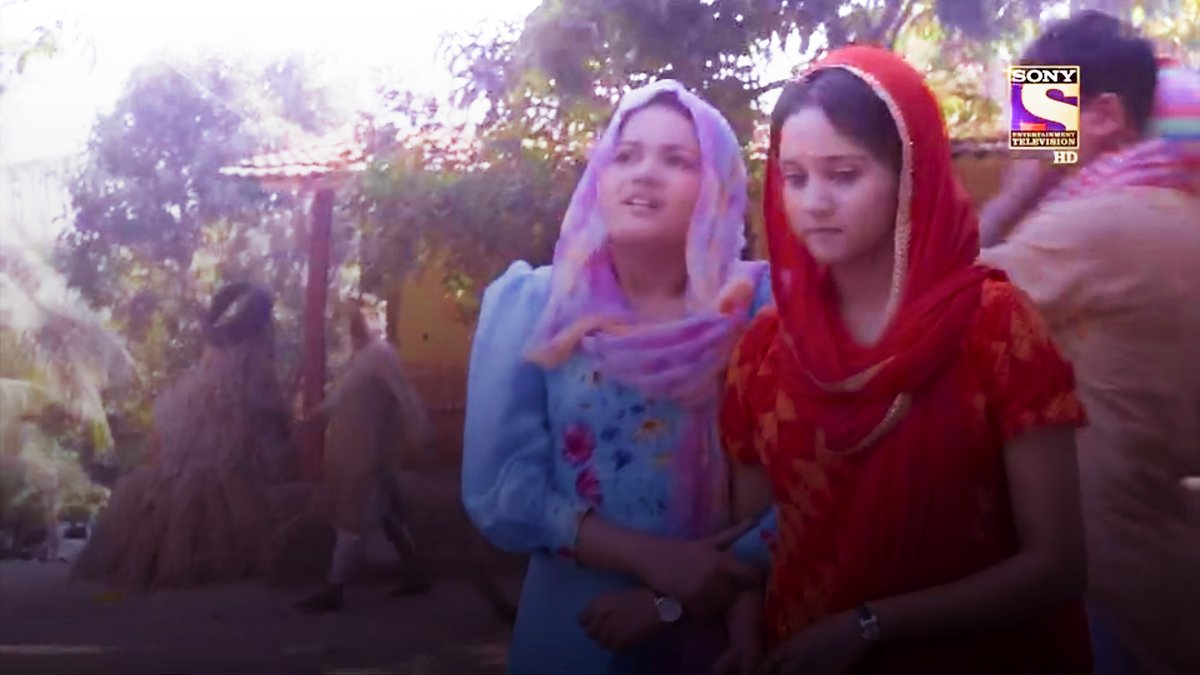 qaagazkikashti's tweet photo. Yudkbh wouldn't be same if not with MunDit and Preeti.
The moment MunDit realised Sameer was alone, the way they rushed to me and here the way Preeti did every possible thing to keep Naina happy 🥹♥️
My heart.
.
#Rewatch #YehUnDinonKiBaatHai
#samaina #AshiSingh #RandeepRai https://t.co/3Kyd6CvL9o