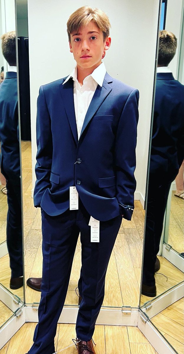 ChrissyCOP80's tweet image. Suit up @express #expressMen #classof2022