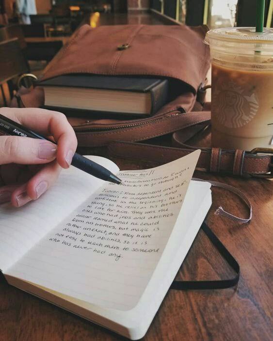 من الجميل أن نختلف .. بلباقة
نعتذر .. بتواضع
نتخاصم .. بهدوء
نعاتب .. برفق
نفترق .. بود
ونحيا .. بحب

فالأخلاق تكفيك أن تكون في قمة الجمال .🌹