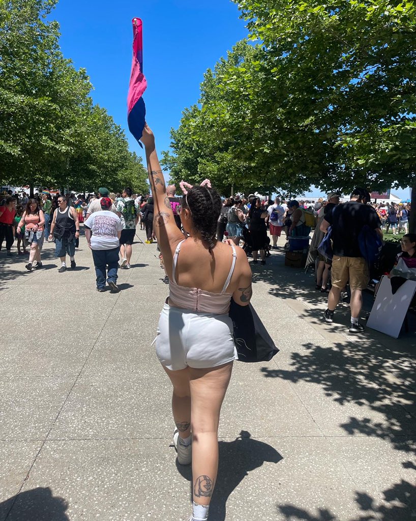 sunflowervol21's tweet photo. happy pride π³οΈβπππβ¨ #clepride https://t.co/xVSJjW1ovD