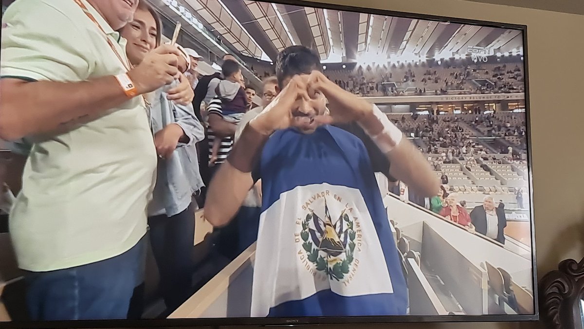 yayasal's tweet photo. Bárbarooooo https://t.co/BksvWnVKRN