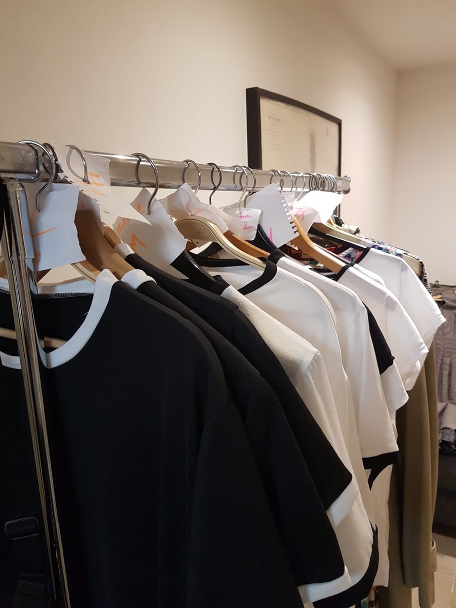Unicu_off's tweet photo. Il fait chaud ? Trop chaud ? Ça serait vraiment bien d’avoir un nouveau t-shirt pour préparer cet été… genre pouvoir l’acheter demain ? 👀

#FattuInCorsica #Ajaccio #UNICU #Mode #SerieLimitee https://t.co/A7CEc2Ge5d
