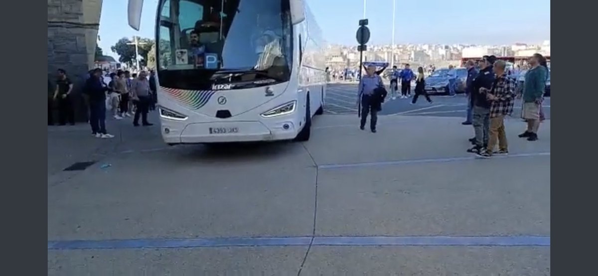 ferpulpillo's tweet photo. Recibimiento del bus de un equipo y de otro / Presencia de afición en gradas de un equipo y otro / Un equipo jugando en su estadio y el otro recorriendo 900 km.

¿Sede neutral? VERGÜENZA @rfef

Contra todo y contra todos pero sabedlo: HOY VA A GANAR EL PUTO @Linares_Dptvo 💙💪 https://t.co/s2U6MN1Zax