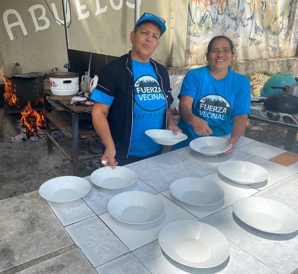 AleSosa10's tweet photo. ¡Compartir vecinal!🤝🏻
Así fue nuestra #JornadaIntegral en #LasDanielas
En @lafuerzavecinal estamos comprometidos con nuestras comunidades, por eso todos los días trabajamos por brindarles actividades recreativas, llenas de salud y espacios para el sano compartir.
Seguimos!💪🏻 https://t.co/F1Z0nOXIYZ