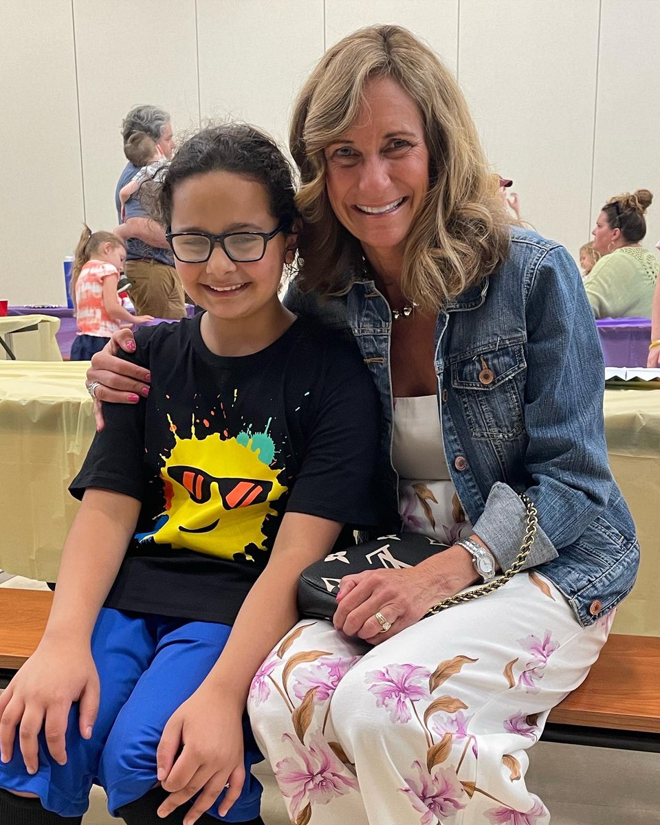 Thank you #LkwdLincoln PTA for the amazing Retirement Reception for Mrs. Kozelka and myself!! So much love, Kind words, and generosity!!! 💛💜